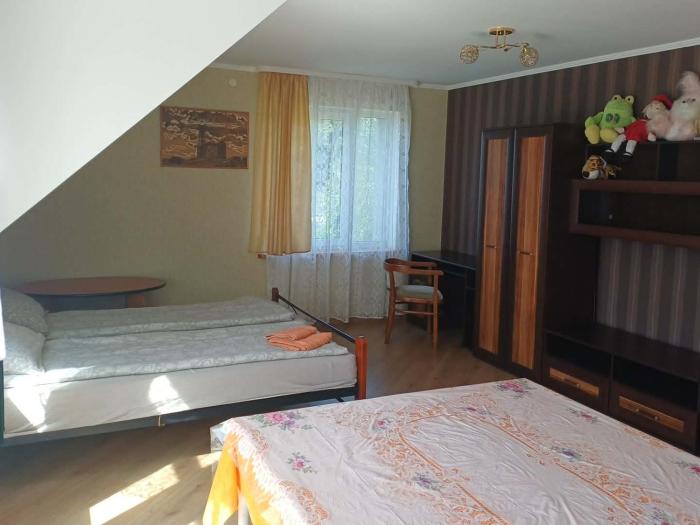 2 nd floor with 3 rooms