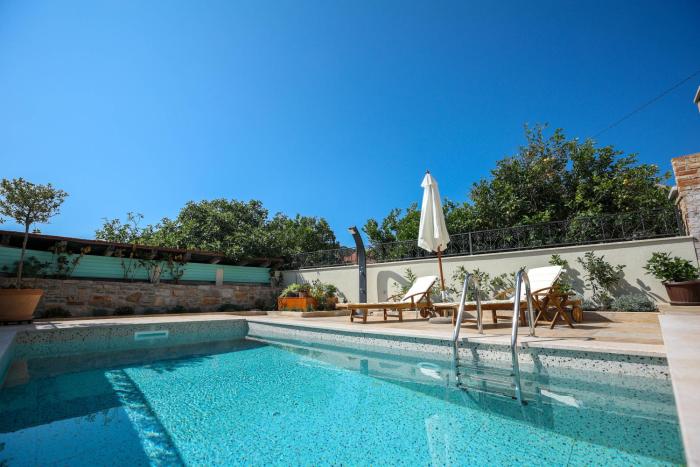 Luxury Villa Zlaja with Private Pool and Sauna