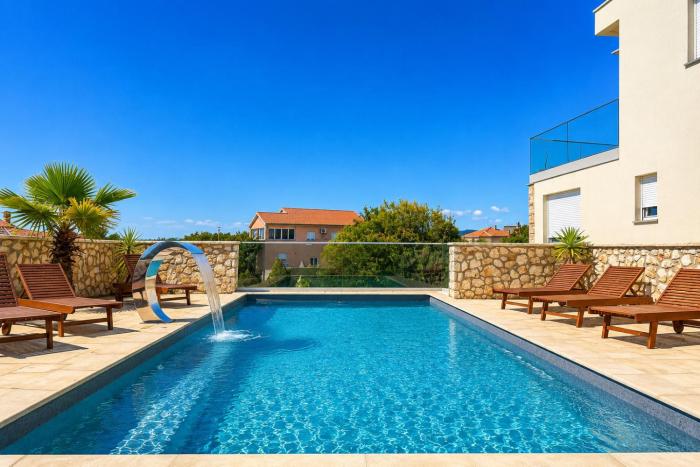 Apartments Mariner with heated pool
