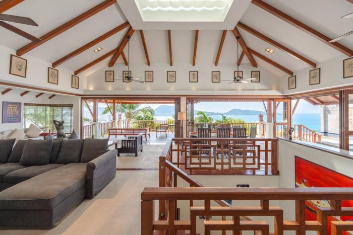 Patong 4BR Seaview Villa with Infinity Pool