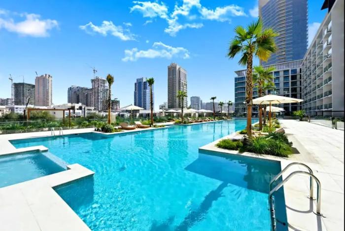 Vogue Vacation Homes, JVC Binghatti Phoenix near Circle Mall, One Bedroom Apartment with Balcony and Access toAmenities