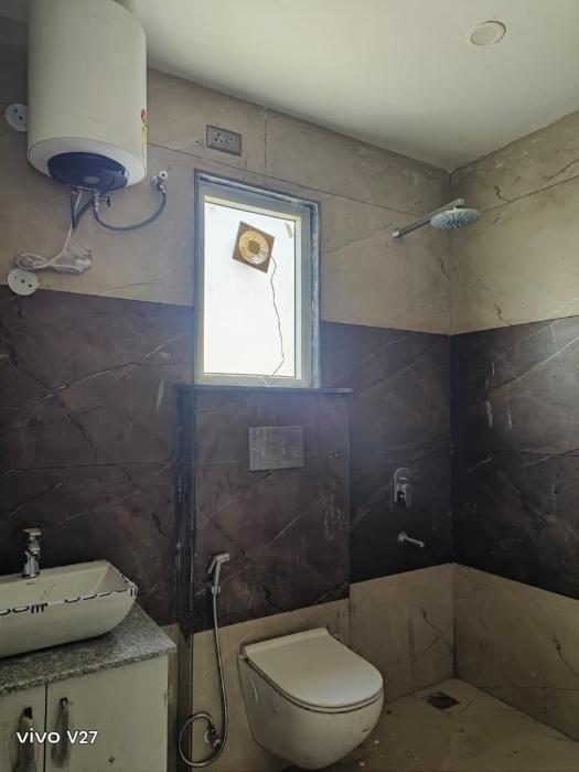 Tipsyy Inn Suites 024