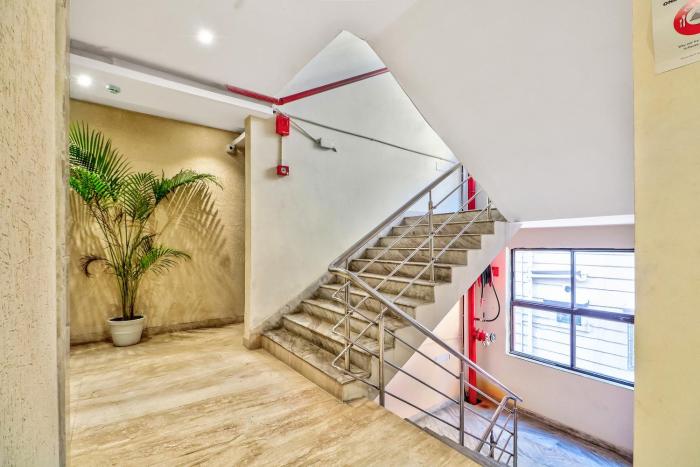 Hotel O Park Circus Near Birla Mandir