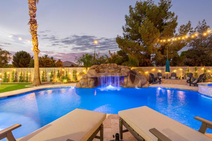 The Grand Saguaro Heated Pool Hot Tub Pickleball Sleeps 27