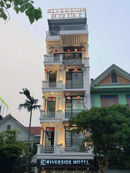 Riverside Hotel