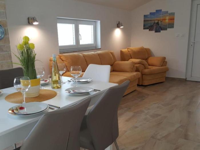 Apartments Tomislav - Two Bedroom Apartment with Terrace and Sea View