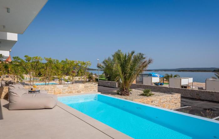 Luxurious Home In Tkon