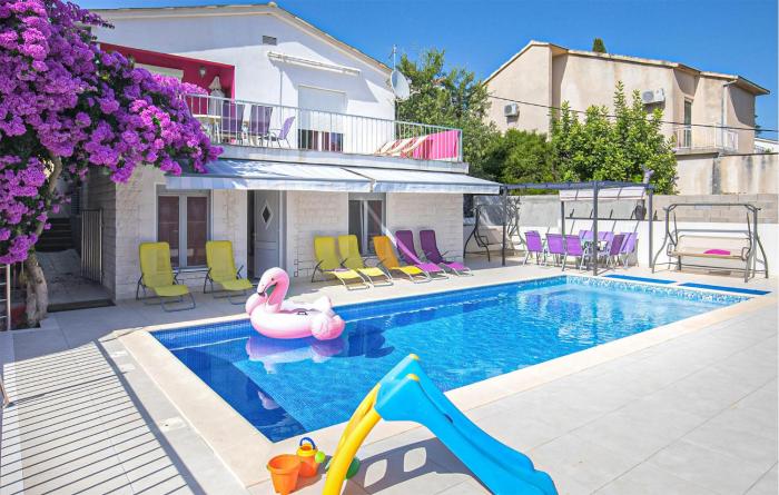3 Bedroom Amazing Apartment In Split