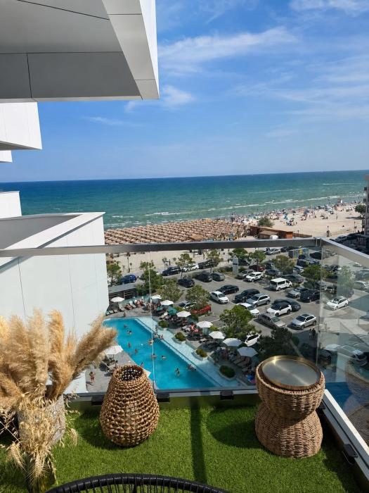 Zyra SeaSide Infinity Apartment