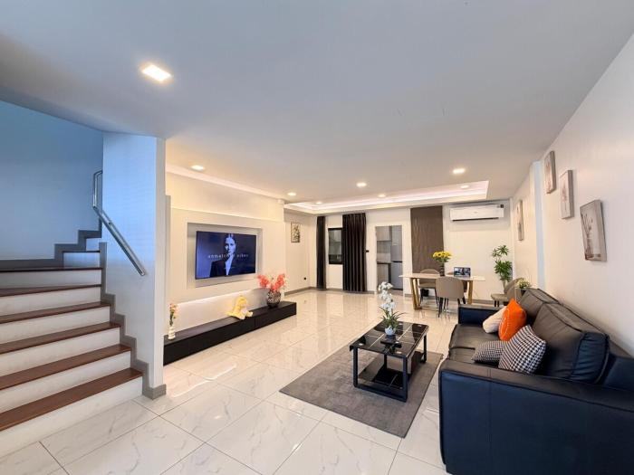 c5 Linjia Villa, Pattaya Holiday Villa, Near the City Center, Walking Street, Airport Terminal