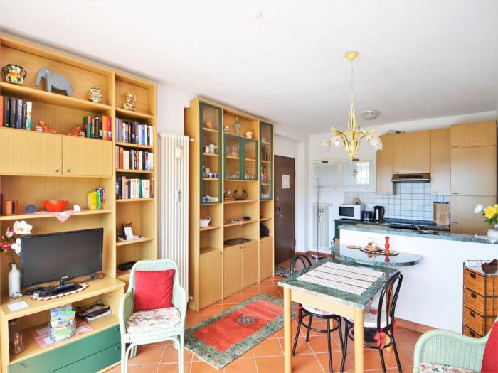 Spacious Apartment in Luino for 5