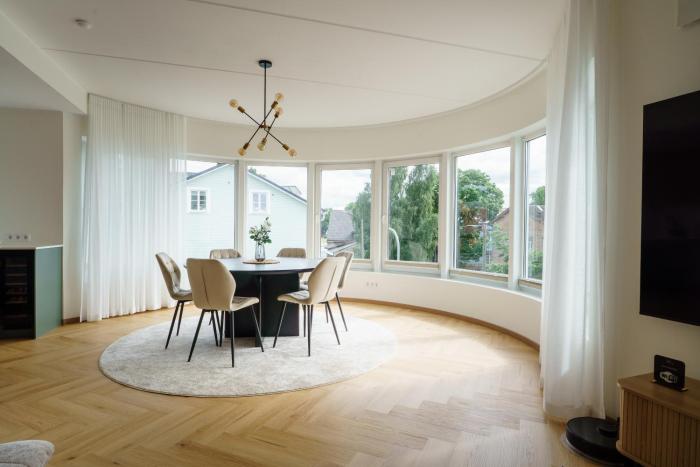Stylish Veerenni Apartment with Panoramic Windows