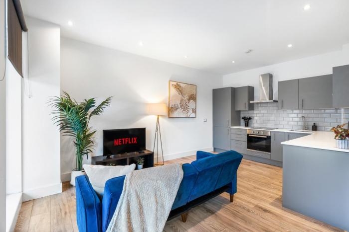 Coulsdon Executive Penthouse 2 Bed with Balcony