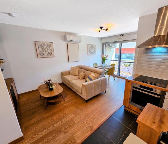 Le Berlioz, Renovated and private parking AC