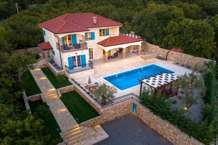 Luxury house with heated pool -60m2 and beautiful garden - by TRAVELER tourist agency Krk - ID 2382