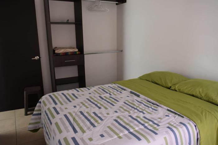 cuarto en senderos comendador con baño privado