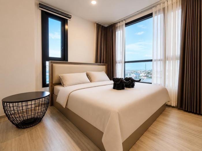 1 minute to the subway entrance Mrt Huai Khwang Most cozy room in this city central The condo has an infinity swimming pool and gym on the top floor