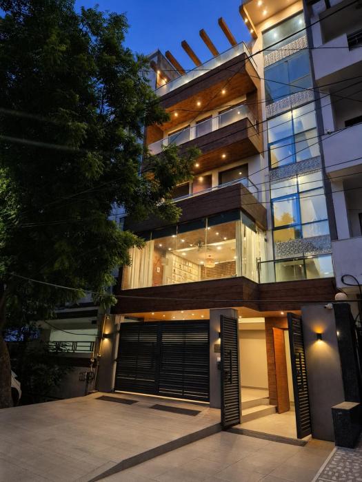 Independent House - 5BHK - Home Theatre - Jacuzzi