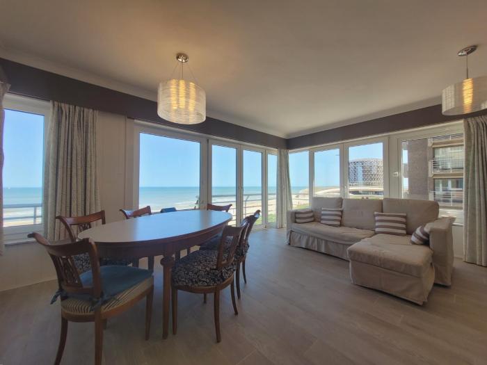 Apartment with Panoramic Sea Views