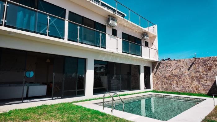 Casa Brisa Marina Alberca Jacuzzi y palapa Frente al Mar