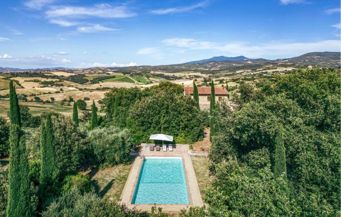 Amazing Home In Cinigiano With Private Swimming Pool, Can Be Inside Or Outside