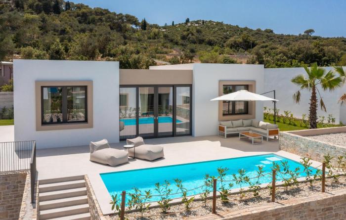 Luxurious Home In Tkon
