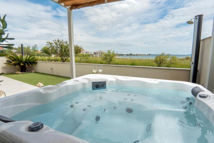 Beachfront Reiterer Villa V1 with Jacuzzi 30 meters from the Beach - CROWONDER LUXURY RENT