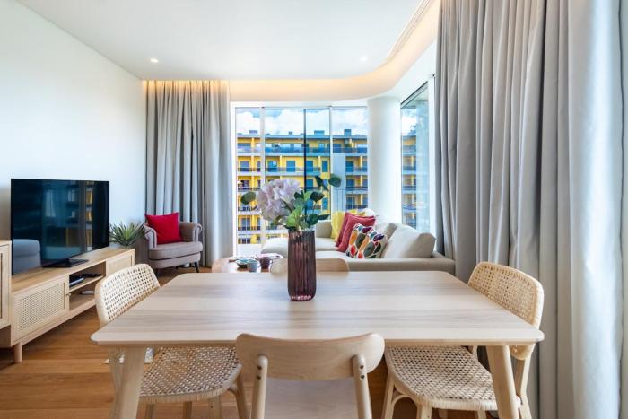 Horizon Quarteira 1BR beachfront, pool