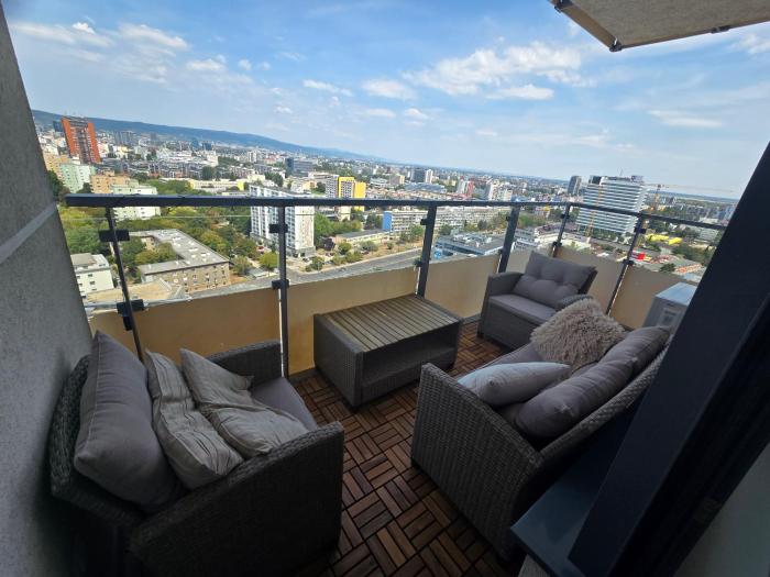 City-View stay near Nivy & Downtown