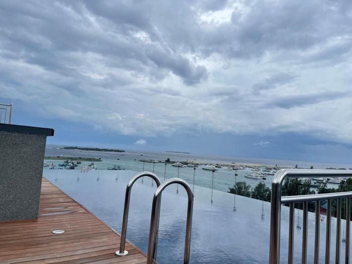 Luxury Cozy Room Pool & Gym 10mins from Airport