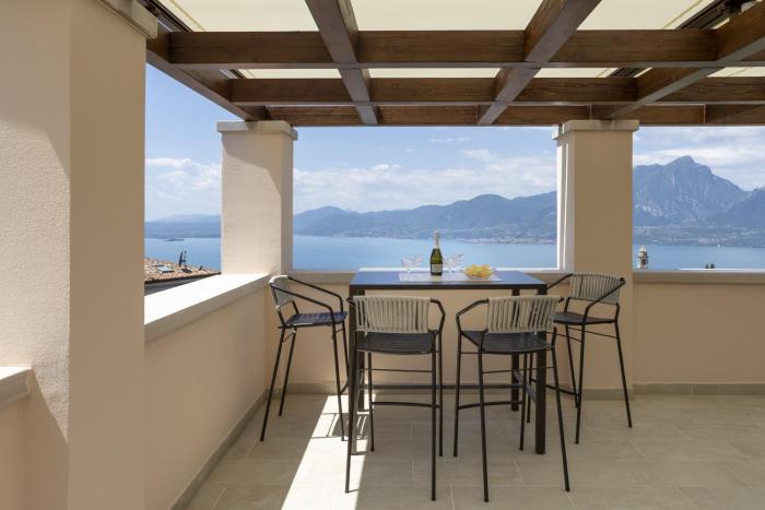 Towerhill Apartment with Roofterrace and shared Po