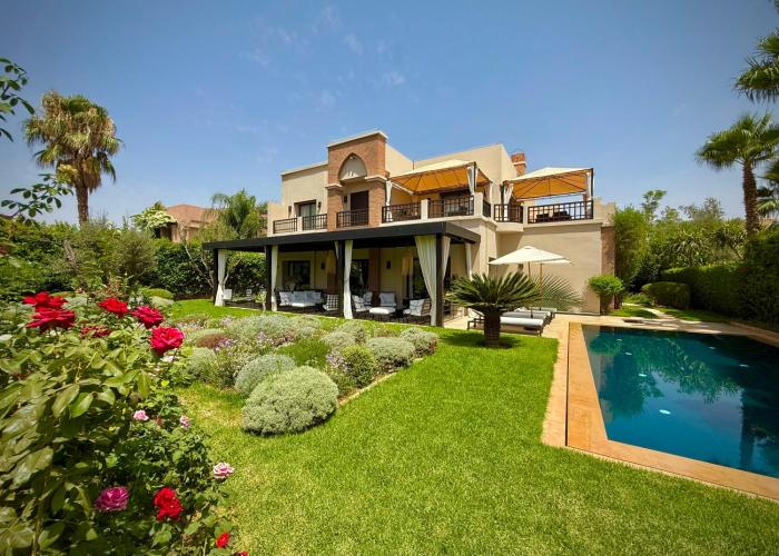 Luxury Villa with Pool, Staff & View