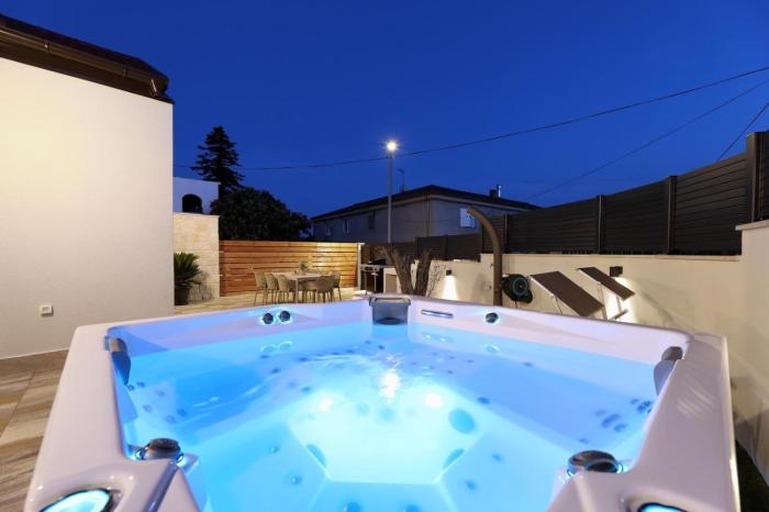 Family-friendly house with hot tub Pakostane, Biograd - 27949