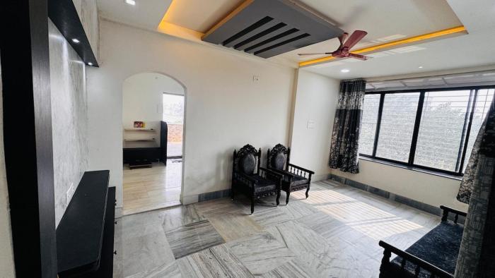 Luxury Apartment Near Ravinagar Square