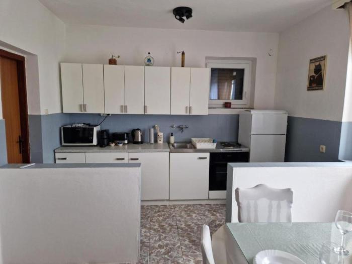 Three Bedroom Apartment With Balcony And Sea View