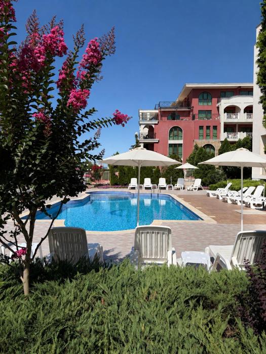 Cozy Apartment with Balcony & Pool Аccess in Sveti Vlas