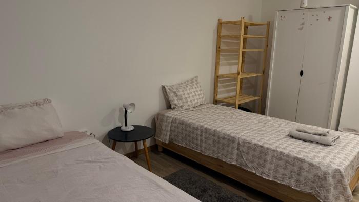 Quarto com 2 camas no centro de Viseu