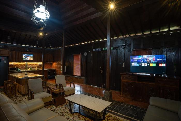 Cikole Joglo House