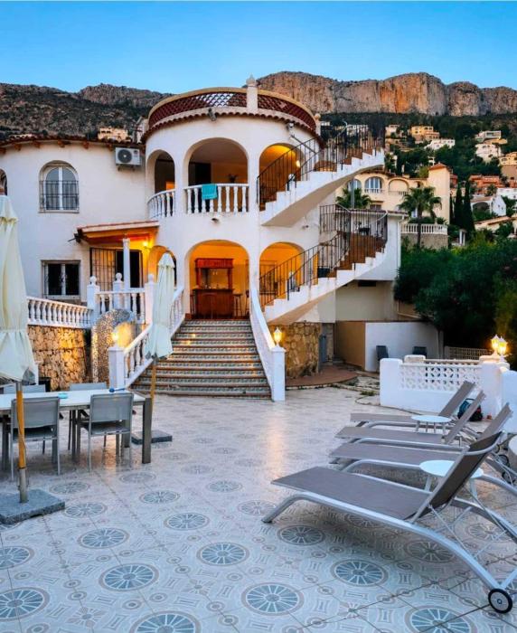 Renovated Holiday Home with Private Pool & Outdoor