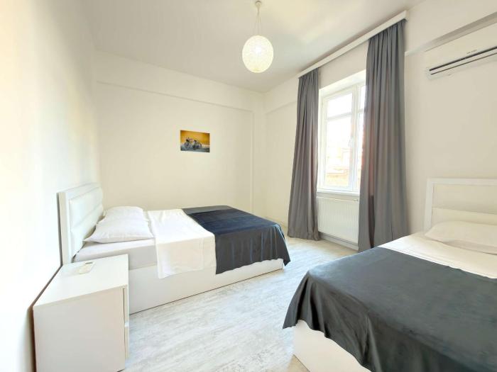 Central Apartment In Tbilisi III