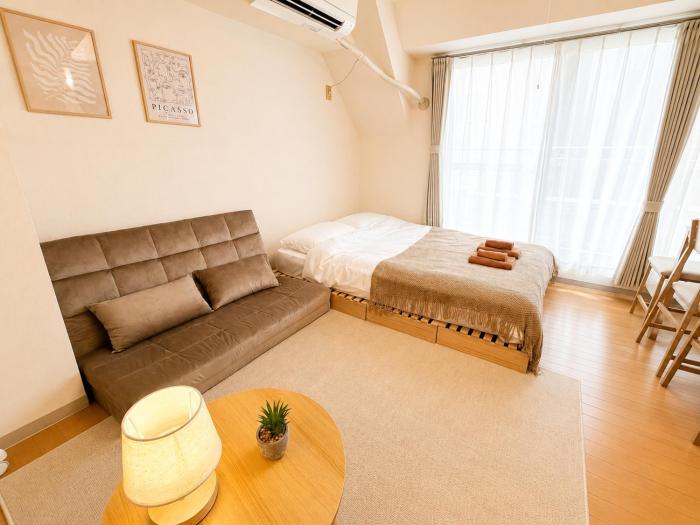 11 minutes to Shinjuku Station, 4-minute walk to the nearest station, Wi-Fi, Sleeps up to 4 people