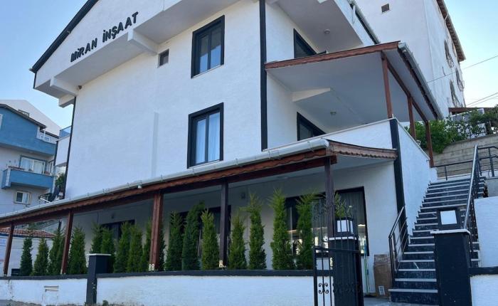 Ege Naz 1