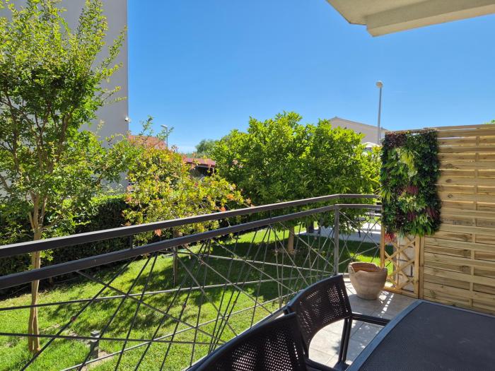 Two-bedroom apartment with garden