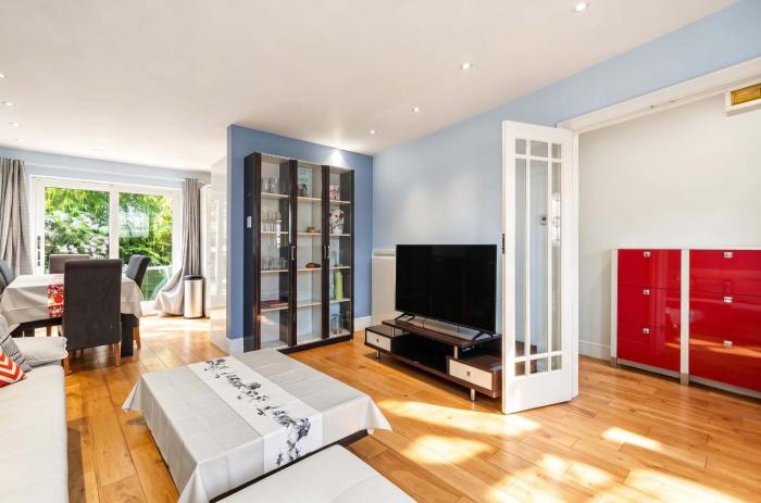 Private Garden Townhouse - 3 Bedrooms - 2 Bathrooms - Sleeps 7