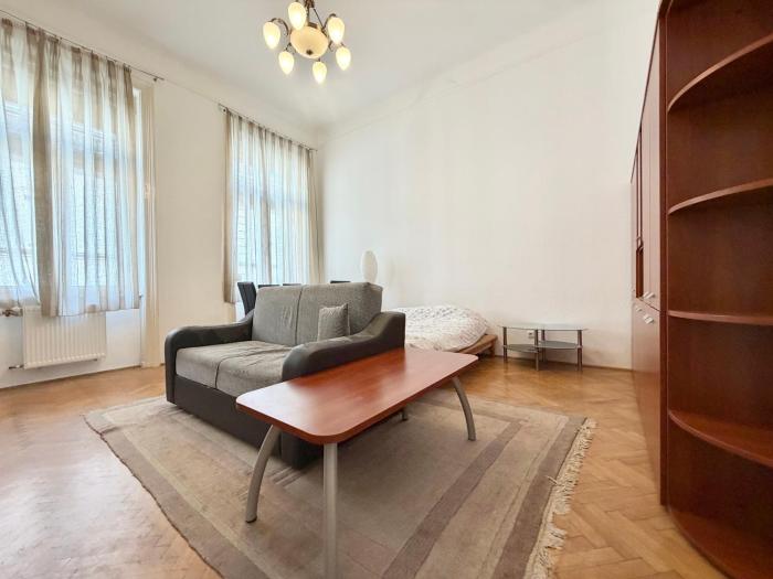 E13 Apartment - close to New York Palace
