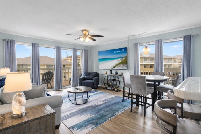 Waterfront Summer Vacay Free Private Beach Chairs & Umbrella Sleeps 5