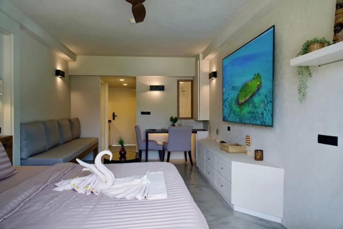 Ultimate Comfort Giant Bed 85-Inch Cinema TV