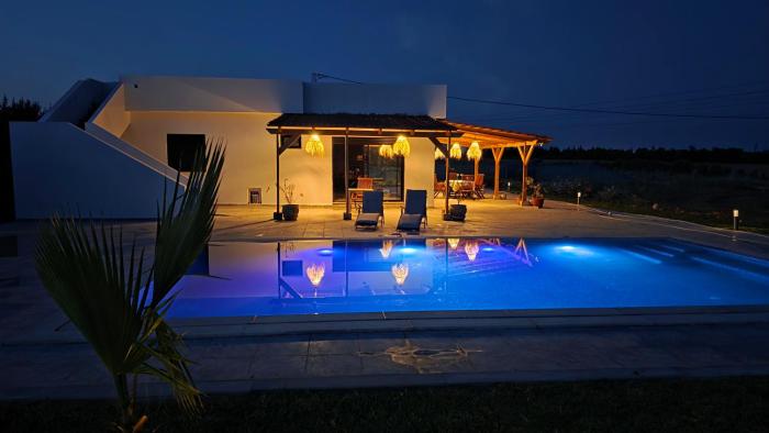 Dar Essenya- Country house with pool in the heart of nature