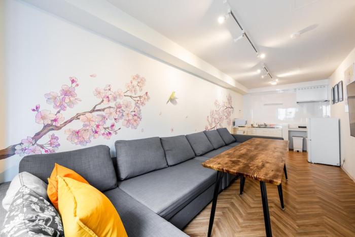 Nihonbashi area 5minute walk to Namba 4 minutes to Ebisucho Station 127 for rent 4 bedrooms 2 baths 2 toilets