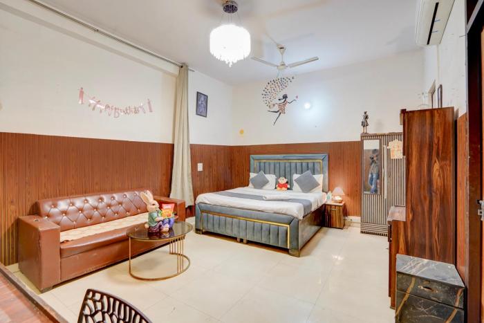 Hotel Happy - Near IGNOU Road